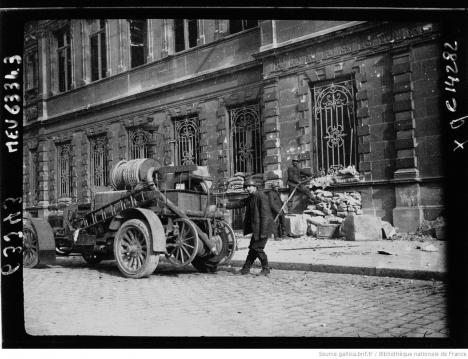 reims-pompiers-combattant-l-incendie-photographie-de-presse-agence-meurisse_mainstory1