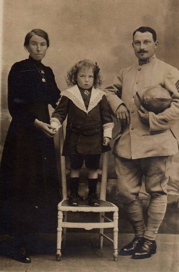 Famille pendant la Guerre - Collection privée